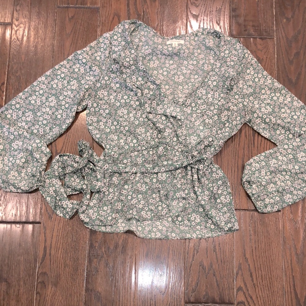 Max studio green and white floral faux wrap top size medium